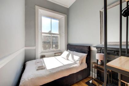 GuestReady - Superb family apt near Leith Walk - image 26
