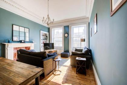 GuestReady - Superb family apt near Leith Walk - image 9
