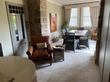 Braid Rd Stunning Villa - image 13