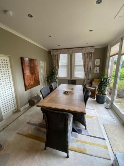 Braid Rd Stunning Villa - image 16