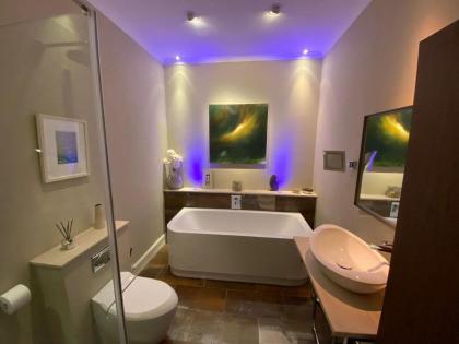 Braid Rd Stunning Villa - image 21