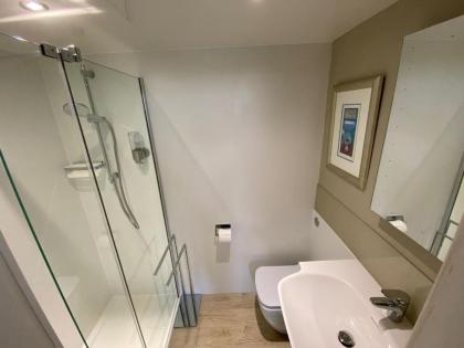 Braid Rd Stunning Villa - image 22
