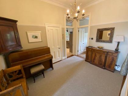 Braid Rd Stunning Villa - image 26
