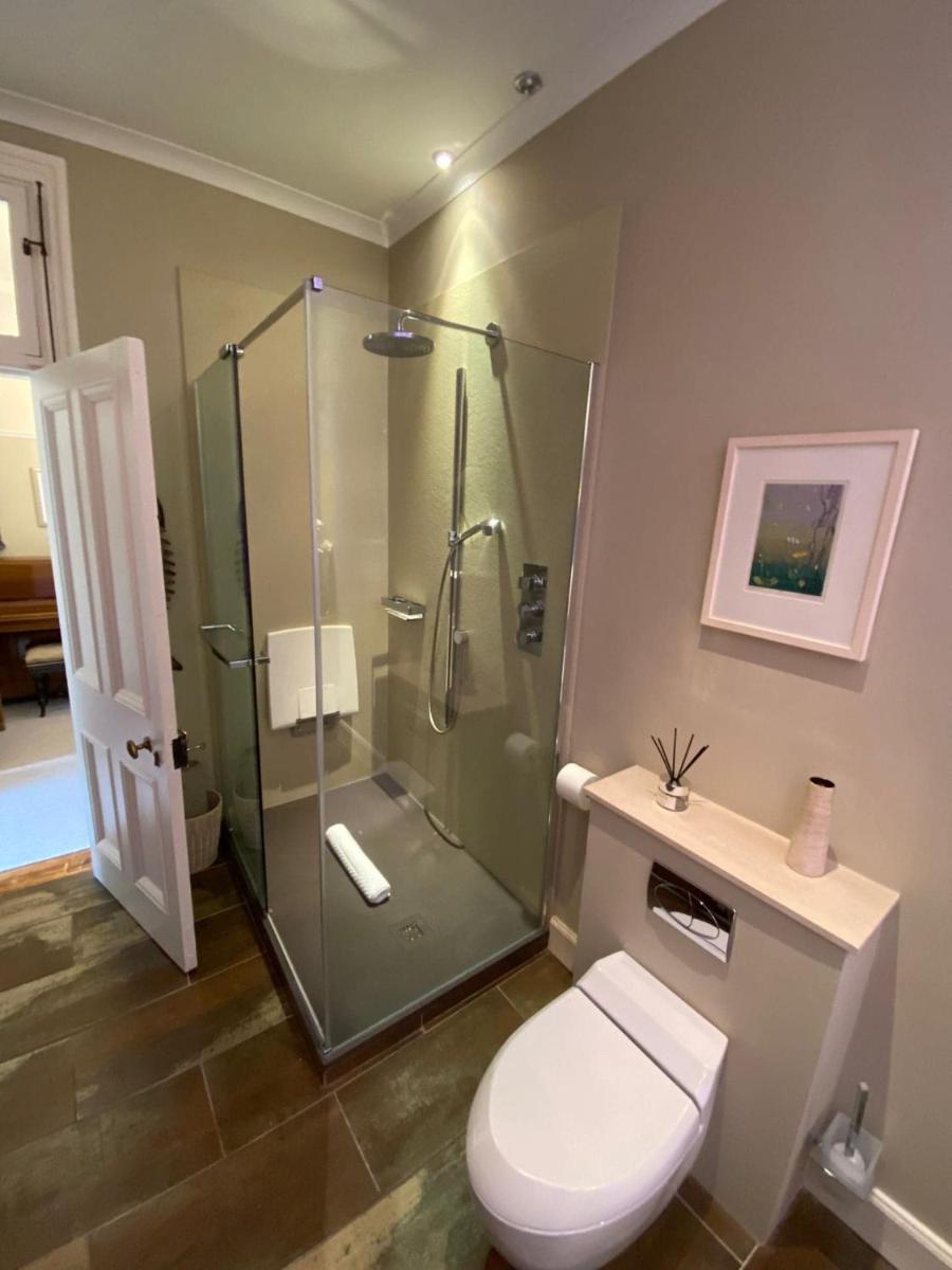 Braid Rd Stunning Villa - image 6