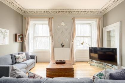 2 Bed Old Town Apartment - Next To Castle - image 2
