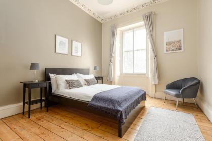 2 Bed Old Town Apartment - Next To Castle - image 3