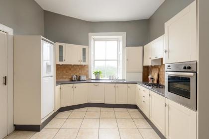 2 Bed Old Town Apartment - Next To Castle - image 5