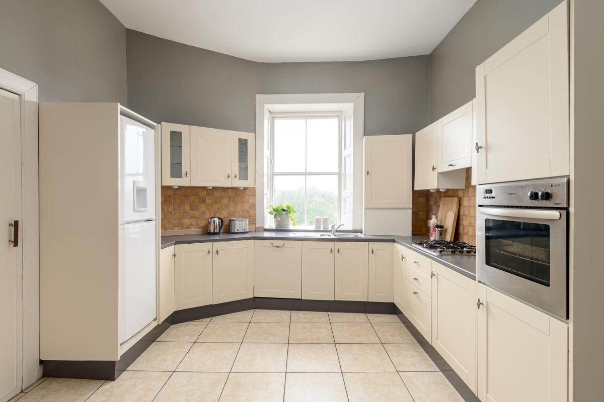 2 Bed Old Town Apartment - Next To Castle - image 5