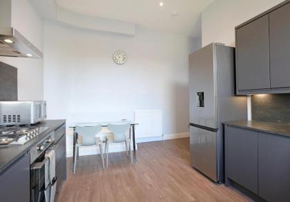 The Newington Residence - image 10