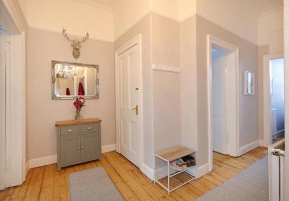 The Newington Residence - image 12