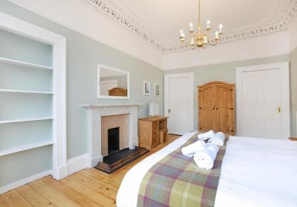 The Newington Residence - image 15