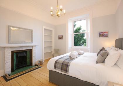 The Newington Residence - image 16
