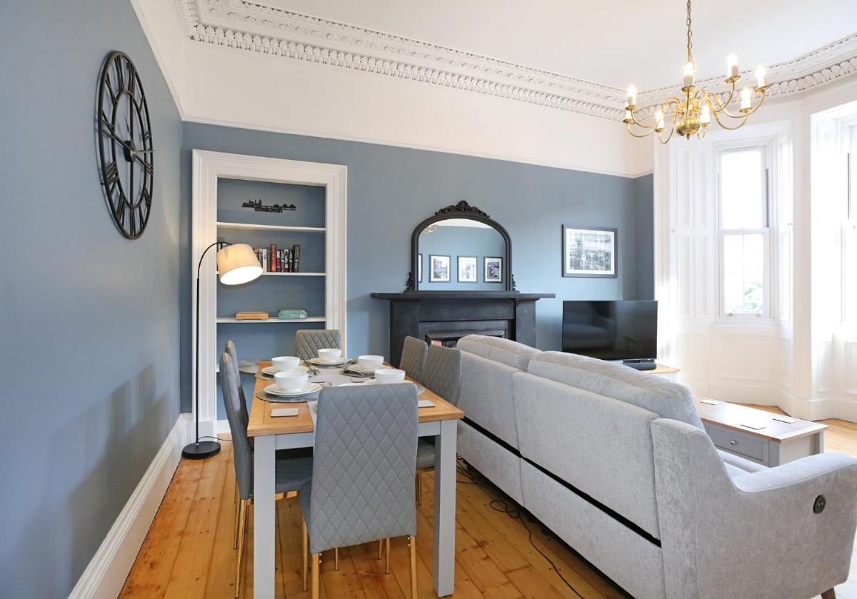 The Newington Residence - image 2