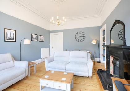 The Newington Residence - image 3