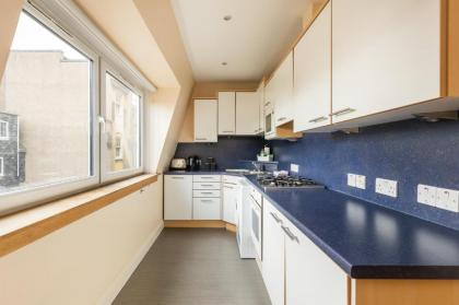 Amazing Castle View Apartment - image 16
