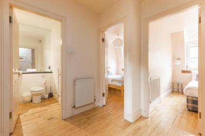 Amazing Castle View Apartment - image 19
