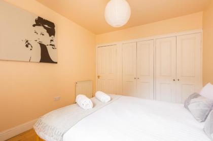 Amazing Castle View Apartment - image 23