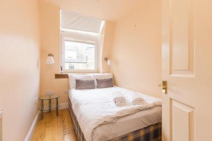 Amazing Castle View Apartment - image 25
