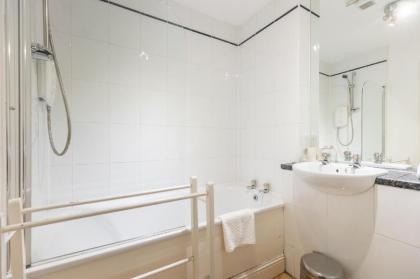 Amazing Castle View Apartment - image 29