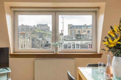 Amazing Castle View Apartment - image 30