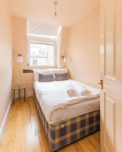 Amazing Castle View Apartment - image 6
