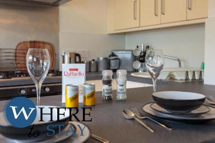 Lovely apartment by the Hillwood Park-Free Parking - image 16