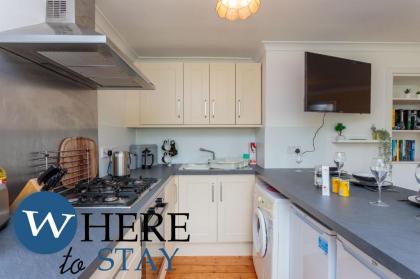 Lovely apartment by the Hillwood Park-Free Parking - image 19