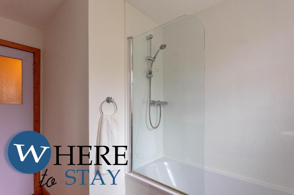 Lovely apartment by the Hillwood Park-Free Parking - image 4