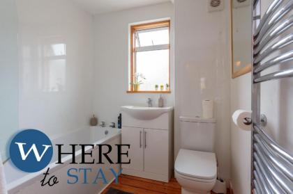 Lovely apartment by the Hillwood Park-Free Parking - image 5