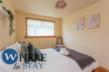 Lovely apartment by the Hillwood Park-Free Parking - image 6