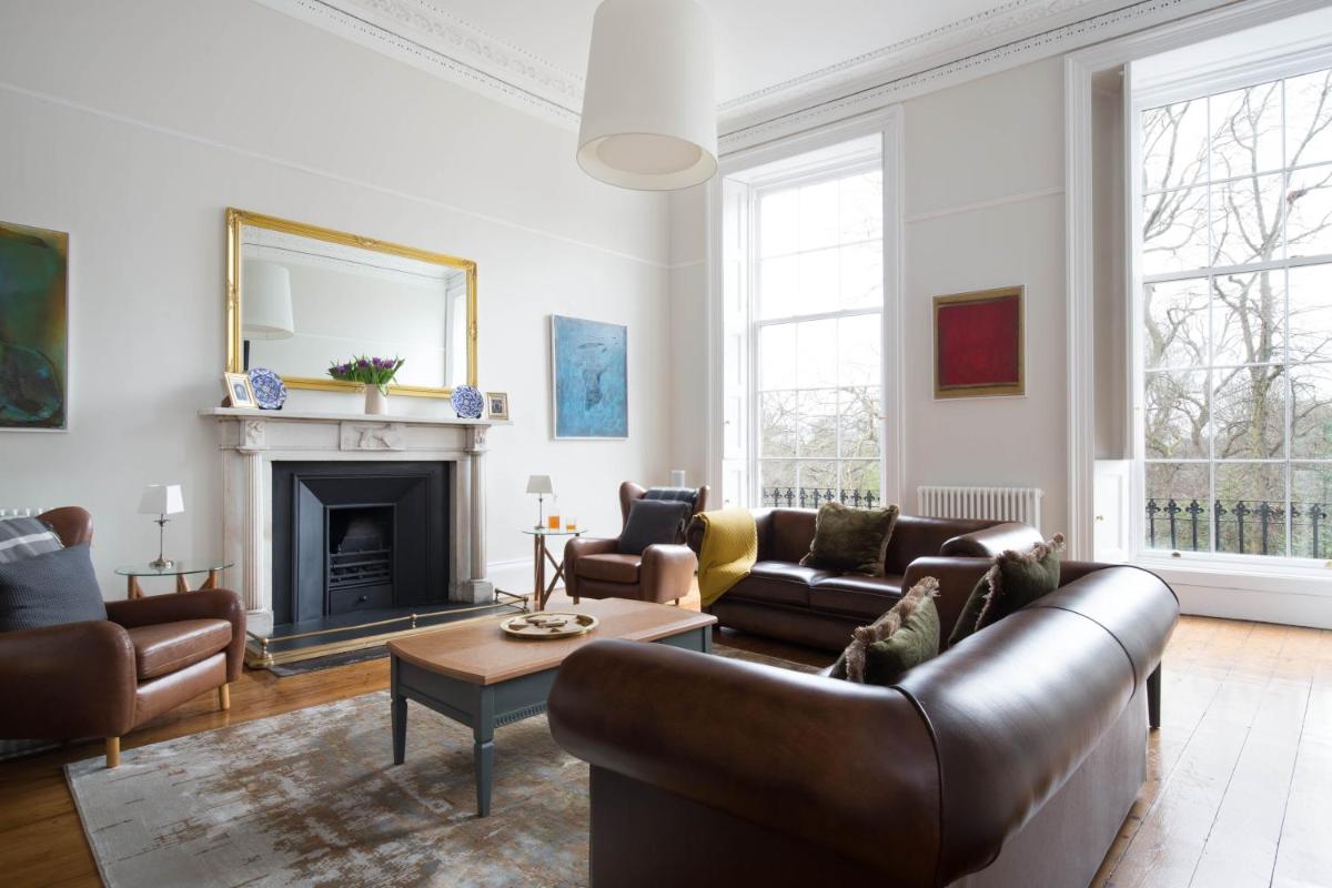 Magnificent Georgian 3-Bedroom Apartment in New Town - main image