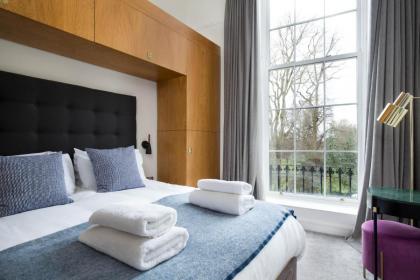 Magnificent Georgian 3-Bedroom Apartment in New Town - image 12