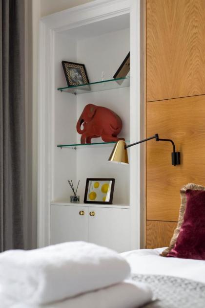 Magnificent Georgian 3-Bedroom Apartment in New Town - image 17