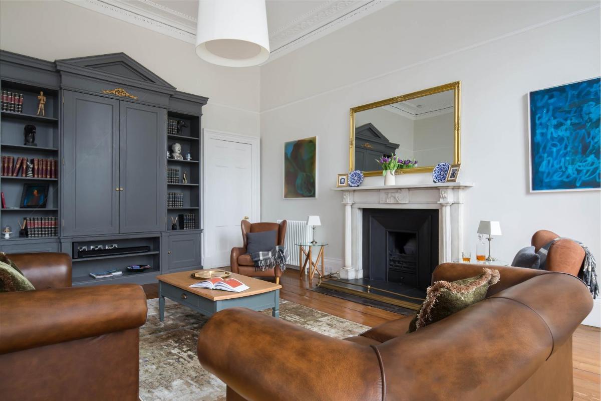 Magnificent Georgian 3-Bedroom Apartment in New Town - image 2