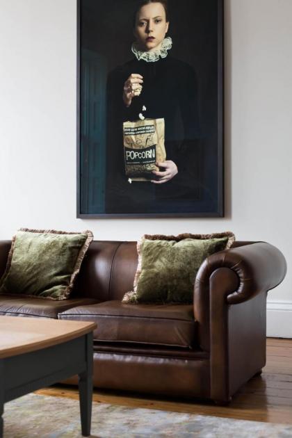 Magnificent Georgian 3-Bedroom Apartment in New Town - image 3