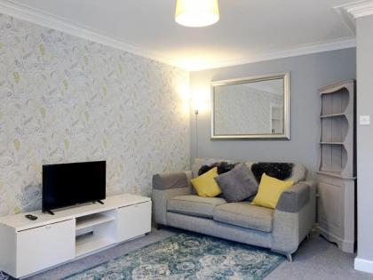 Lovely 3 Bedroom Serviced Flat in Dunbar