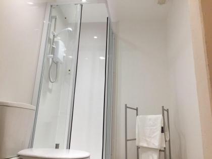 Beautiful 2 Bed Serviced Apartment in Dunbar - image 3