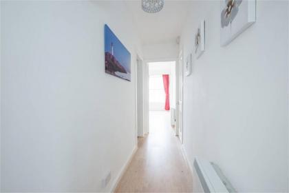 Beautiful 2 Bed Serviced Apartment in Dunbar - image 4