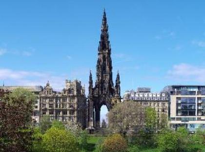 Premier Inn Edinburgh (Princes Street) - image 4
