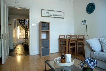 GuestReady - Charming flat in West End - image 4