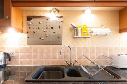 GuestReady - Historic Edinburgh Old Town Apartment - image 11