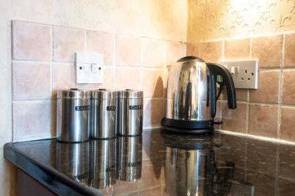 GuestReady - Historic Edinburgh Old Town Apartment - image 13