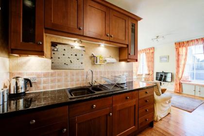 GuestReady - Historic Edinburgh Old Town Apartment - image 14
