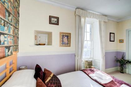 GuestReady - Historic Edinburgh Old Town Apartment - image 19