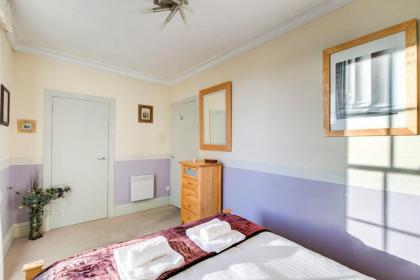 GuestReady - Historic Edinburgh Old Town Apartment - image 20