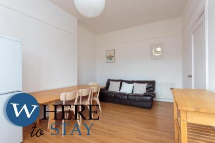 Delightful 2 bedroom apartment in Leith - image 14
