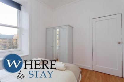Delightful 2 bedroom apartment in Leith - image 17