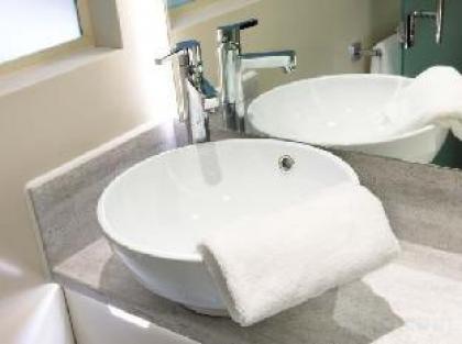 Hub by Premier Inn Edinburgh City Centre Rose Street - image 12