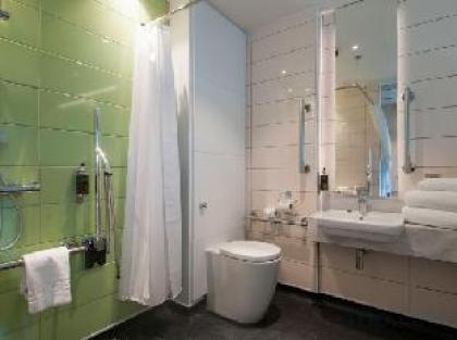 Hub by Premier Inn Edinburgh City Centre Rose Street - image 14