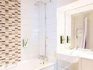 Premier Inn Edinburgh Park (Airport) - image 7